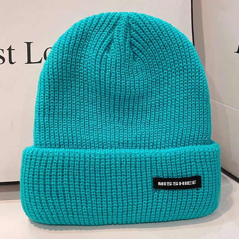H00018 Blank udgave Voksen strikhue med bogstavlabel